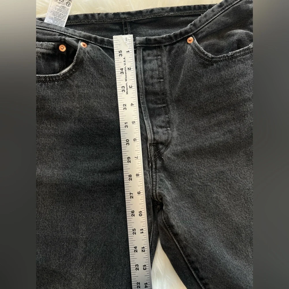 Levi’s woman’s straight leg jeans size large w29L32 light black/gray - Picture 10 of 10